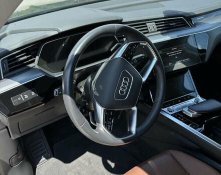 Чорний Ауді E-Tron, об'ємом двигуна 0 л та пробігом 116 тис. км за 26684 $, фото 12 на Automoto.ua