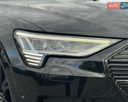 Чорний Ауді E-Tron, об'ємом двигуна 0 л та пробігом 70 тис. км за 39999 $, фото 9 на Automoto.ua
