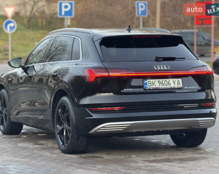 Чорний Ауді E-Tron, об'ємом двигуна 0 л та пробігом 155 тис. км за 28500 $, фото 3 на Automoto.ua