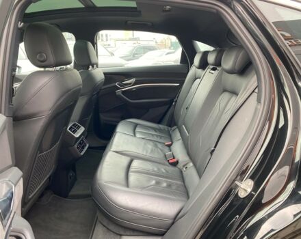 Чорний Ауді E-Tron, об'ємом двигуна 0 л та пробігом 81 тис. км за 36500 $, фото 22 на Automoto.ua