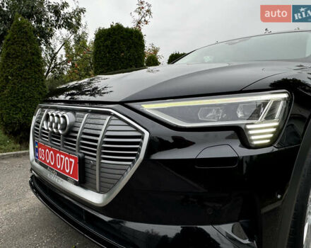 Чорний Ауді E-Tron, об'ємом двигуна 0 л та пробігом 190 тис. км за 23900 $, фото 4 на Automoto.ua