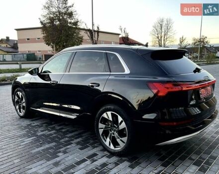 Чорний Ауді E-Tron, об'ємом двигуна 0 л та пробігом 130 тис. км за 27900 $, фото 7 на Automoto.ua