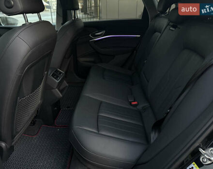 Чорний Ауді E-Tron, об'ємом двигуна 0 л та пробігом 155 тис. км за 28500 $, фото 16 на Automoto.ua