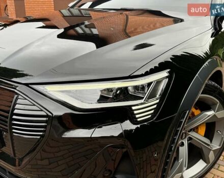 Чорний Ауді E-Tron, об'ємом двигуна 0 л та пробігом 58 тис. км за 42999 $, фото 4 на Automoto.ua