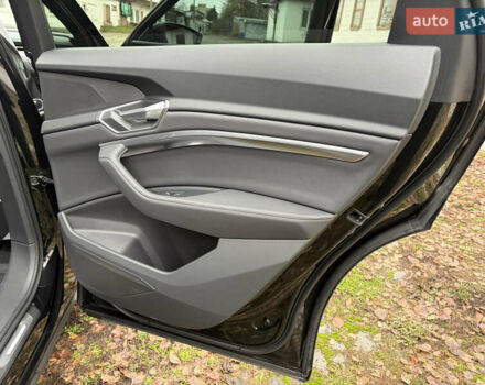 Чорний Ауді E-Tron, об'ємом двигуна 0 л та пробігом 126 тис. км за 27000 $, фото 16 на Automoto.ua