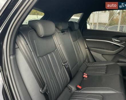 Чорний Ауді E-Tron, об'ємом двигуна 0 л та пробігом 70 тис. км за 39999 $, фото 24 на Automoto.ua