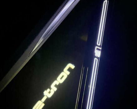 Черный Ауди E-Tron, объемом двигателя 0 л и пробегом 33 тыс. км за 53450 $, фото 39 на Automoto.ua