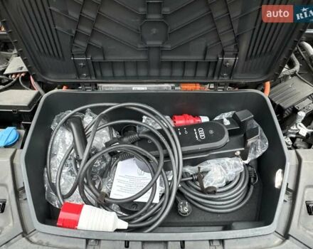 Чорний Ауді E-Tron, об'ємом двигуна 0 л та пробігом 58 тис. км за 42999 $, фото 86 на Automoto.ua