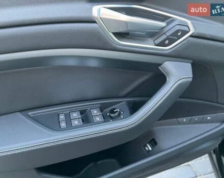 Чорний Ауді E-Tron, об'ємом двигуна 0 л та пробігом 130 тис. км за 27900 $, фото 17 на Automoto.ua