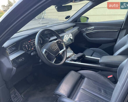 Чорний Ауді E-Tron, об'ємом двигуна 0 л та пробігом 58 тис. км за 36900 $, фото 23 на Automoto.ua