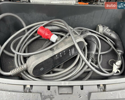 Чорний Ауді E-Tron, об'ємом двигуна 0 л та пробігом 126 тис. км за 27000 $, фото 27 на Automoto.ua