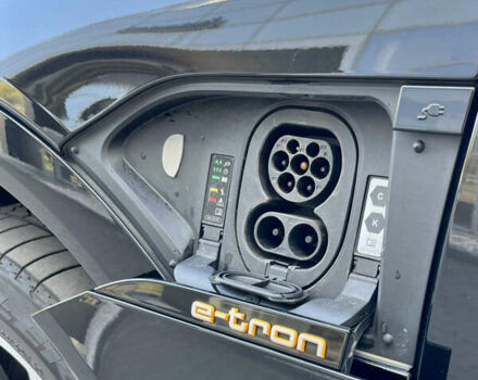 Черный Ауди E-Tron, объемом двигателя 0 л и пробегом 33 тыс. км за 53450 $, фото 31 на Automoto.ua