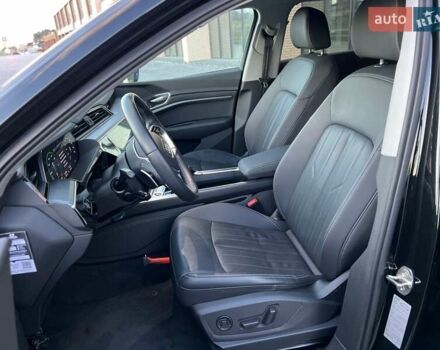 Чорний Ауді E-Tron, об'ємом двигуна 0 л та пробігом 130 тис. км за 27900 $, фото 14 на Automoto.ua