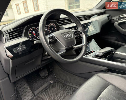 Чорний Ауді E-Tron, об'ємом двигуна 0 л та пробігом 126 тис. км за 27000 $, фото 8 на Automoto.ua