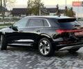 Чорний Ауді E-Tron, об'ємом двигуна 0 л та пробігом 130 тис. км за 27900 $, фото 6 на Automoto.ua