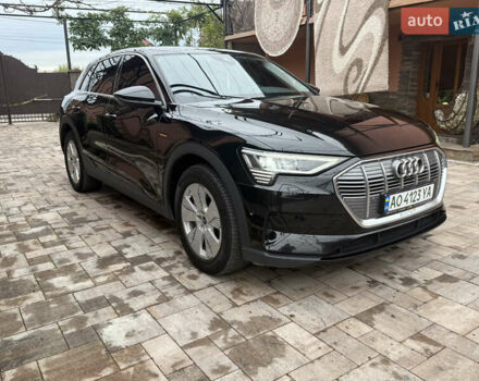Черный Ауди E-Tron, объемом двигателя 0 л и пробегом 158 тыс. км за 26900 $, фото 1 на Automoto.ua