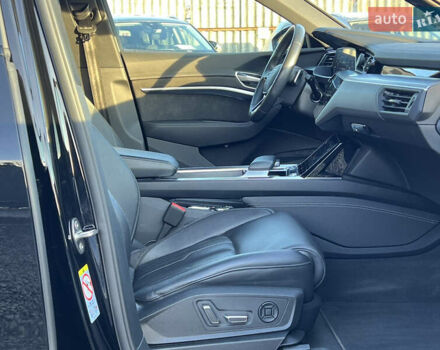 Черный Ауди E-Tron, объемом двигателя 0 л и пробегом 32 тыс. км за 47561 $, фото 41 на Automoto.ua