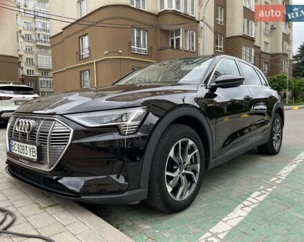 Чорний Ауді E-Tron, об'ємом двигуна 0 л та пробігом 60 тис. км за 33500 $, фото 4 на Automoto.ua