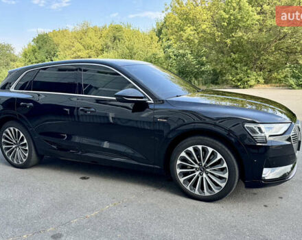 Чорний Ауді E-Tron, об'ємом двигуна 0 л та пробігом 55 тис. км за 41000 $, фото 4 на Automoto.ua