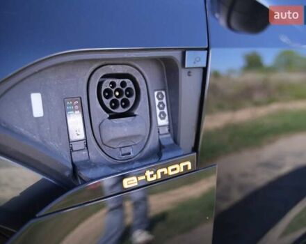 Чорний Ауді E-Tron, об'ємом двигуна 0 л та пробігом 47 тис. км за 32900 $, фото 50 на Automoto.ua