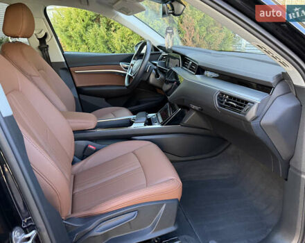 Чорний Ауді E-Tron, об'ємом двигуна 0 л та пробігом 79 тис. км за 29999 $, фото 35 на Automoto.ua