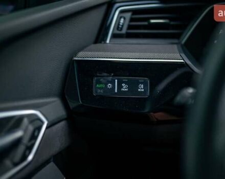 Черный Ауди E-Tron, объемом двигателя 0 л и пробегом 25 тыс. км за 55000 $, фото 55 на Automoto.ua