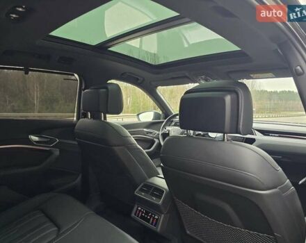 Чорний Ауді E-Tron, об'ємом двигуна 0 л та пробігом 61 тис. км за 47777 $, фото 83 на Automoto.ua