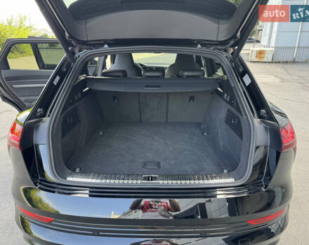 Чорний Ауді E-Tron, об'ємом двигуна 0 л та пробігом 55 тис. км за 41000 $, фото 26 на Automoto.ua
