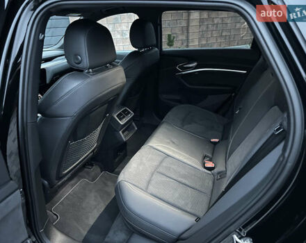 Черный Ауди E-Tron, объемом двигателя 0 л и пробегом 35 тыс. км за 41700 $, фото 21 на Automoto.ua