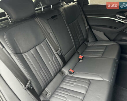 Черный Ауди E-Tron, объемом двигателя 0 л и пробегом 100 тыс. км за 38500 $, фото 40 на Automoto.ua