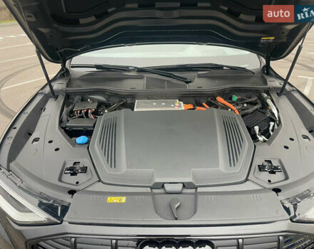 Черный Ауди E-Tron, объемом двигателя 0 л и пробегом 39 тыс. км за 39950 $, фото 80 на Automoto.ua