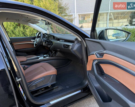 Чорний Ауді E-Tron, об'ємом двигуна 0 л та пробігом 79 тис. км за 29999 $, фото 33 на Automoto.ua