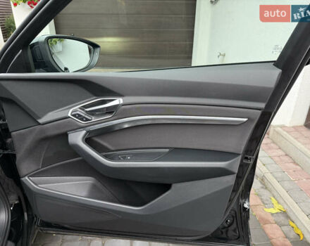 Черный Ауди E-Tron, объемом двигателя 0 л и пробегом 64 тыс. км за 31700 $, фото 35 на Automoto.ua