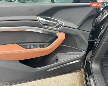 Чорний Ауді E-Tron, об'ємом двигуна 0 л та пробігом 81 тис. км за 25900 $, фото 11 на Automoto.ua