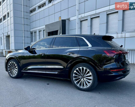 Чорний Ауді E-Tron, об'ємом двигуна 0 л та пробігом 55 тис. км за 41000 $, фото 9 на Automoto.ua