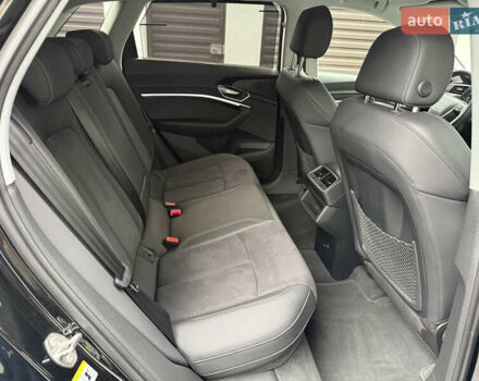 Черный Ауди E-Tron, объемом двигателя 0 л и пробегом 64 тыс. км за 31700 $, фото 34 на Automoto.ua