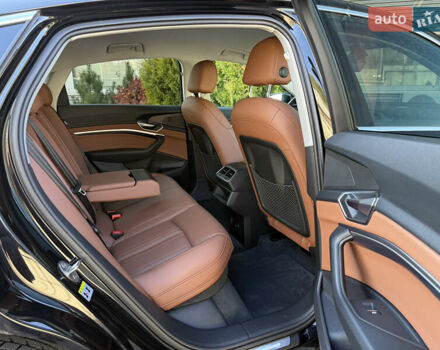 Чорний Ауді E-Tron, об'ємом двигуна 0 л та пробігом 79 тис. км за 29999 $, фото 48 на Automoto.ua