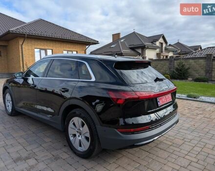 Черный Ауди E-Tron, объемом двигателя 0 л и пробегом 95 тыс. км за 29800 $, фото 5 на Automoto.ua