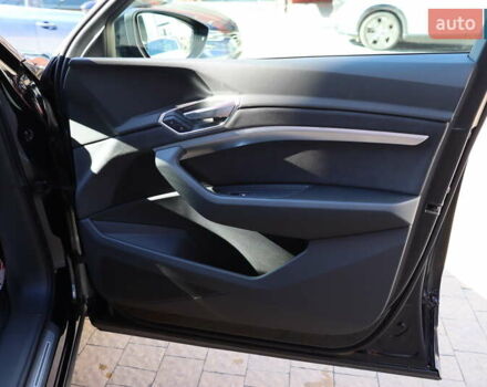 Черный Ауди E-Tron, объемом двигателя 0 л и пробегом 17 тыс. км за 44900 $, фото 49 на Automoto.ua