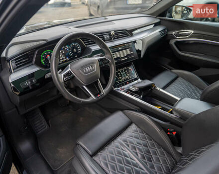 Чорний Ауді E-Tron, об'ємом двигуна 0 л та пробігом 54 тис. км за 45900 $, фото 13 на Automoto.ua
