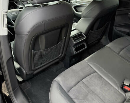 Чорний Ауді E-Tron, об'ємом двигуна 0 л та пробігом 55 тис. км за 36500 $, фото 14 на Automoto.ua