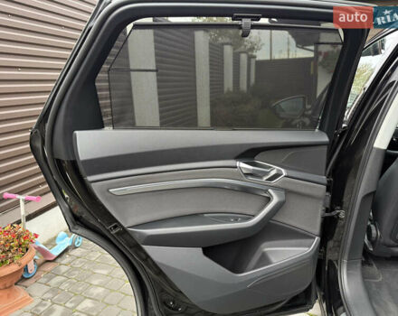 Черный Ауди E-Tron, объемом двигателя 0 л и пробегом 64 тыс. км за 31700 $, фото 28 на Automoto.ua