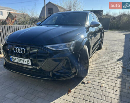 Чорний Ауді E-Tron, об'ємом двигуна 0 л та пробігом 57 тис. км за 41500 $, фото 28 на Automoto.ua