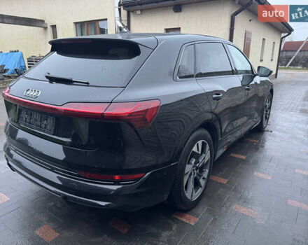 Чорний Ауді E-Tron, об'ємом двигуна 0 л та пробігом 142 тис. км за 29950 $, фото 7 на Automoto.ua