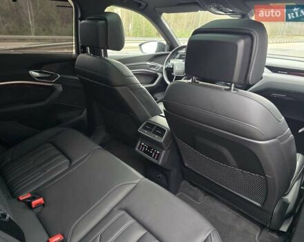 Чорний Ауді E-Tron, об'ємом двигуна 0 л та пробігом 61 тис. км за 47777 $, фото 82 на Automoto.ua