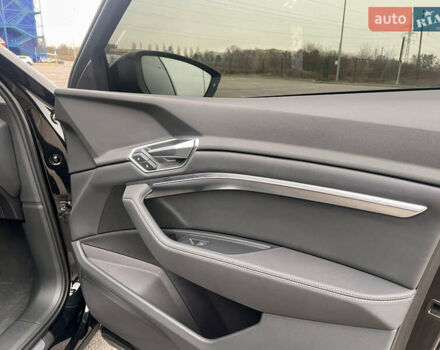 Черный Ауди E-Tron, объемом двигателя 0 л и пробегом 39 тыс. км за 39950 $, фото 46 на Automoto.ua