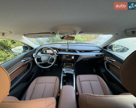 Чорний Ауді E-Tron, об'ємом двигуна 0 л та пробігом 79 тис. км за 29999 $, фото 54 на Automoto.ua