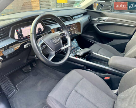 Чорний Ауді E-Tron, об'ємом двигуна 0 л та пробігом 96 тис. км за 30900 $, фото 34 на Automoto.ua