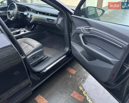 Чорний Ауді E-Tron, об'ємом двигуна 0 л та пробігом 142 тис. км за 29950 $, фото 12 на Automoto.ua