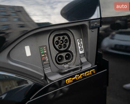 Чорний Ауді E-Tron, об'ємом двигуна 0 л та пробігом 54 тис. км за 45900 $, фото 31 на Automoto.ua